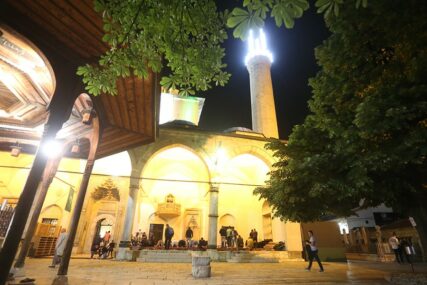Muslimani širom svijeta dočekuju Kurban-bajram: Džamije u BiH pune vjernika