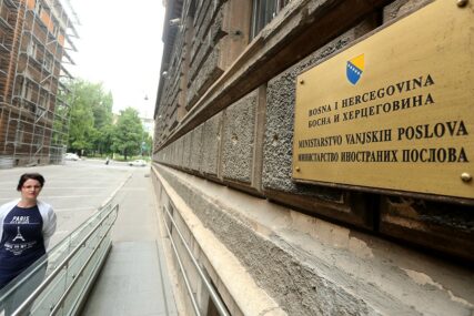 "Zbog rizika od hapšenja" Ministarstvo inostranih poslova preporučilo svima koji su učestvovali u ratu da ne idu u Srbiju