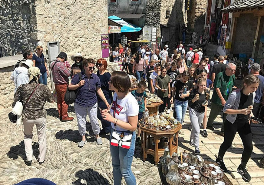 REKORDNA POSJETA Kroz Kanton Sarajevo u julu prošlo više od 70.000 turista