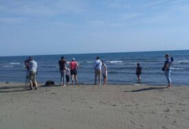 (FOTO) UŽAS NA PLAŽI Nestao tinejdžer, igrao se u pijesku, a zatim mu se izgubio svaki trag