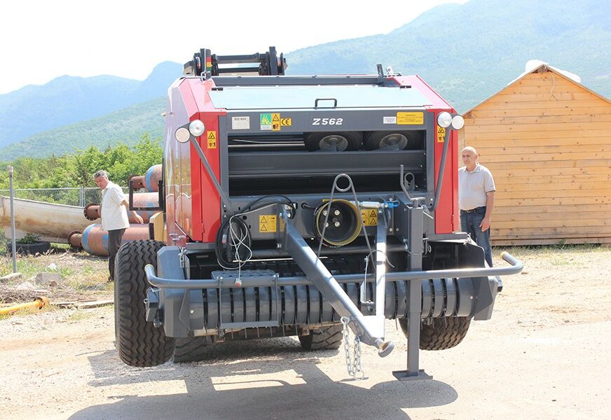 Nabavljen višenamjenski traktor za trebinjske poljoprivrednike, godinu dana besplatno korišćenje