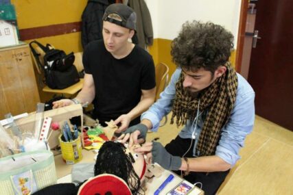 KREATIVNE RADIONICE ZA MLADE Pola godine druženja uz zanimljive i edukativne razgovore