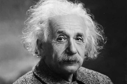 Najpoznatiji naučnik u istoriji PLAZI JEZIK: Ajnštajn na NAJMANJEM ZLATNIKU na svijetu (VIDEO)