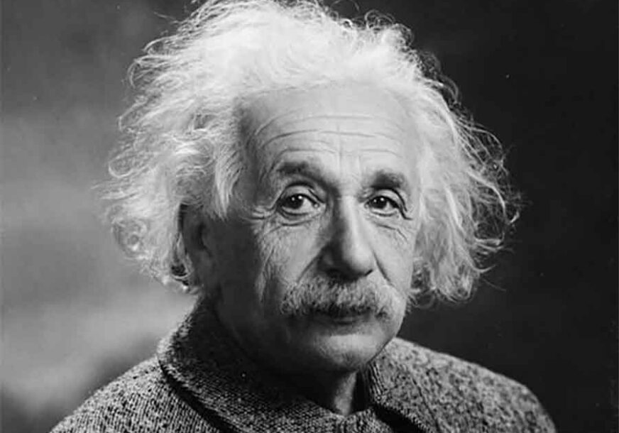 Najpoznatiji naučnik u istoriji PLAZI JEZIK: Ajnštajn na NAJMANJEM ZLATNIKU na svijetu (VIDEO)