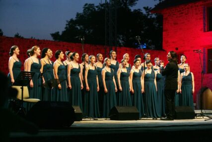 Koncert Ženskog kamernog hora „Banjalučanke“: Pjesmom proslavljaju Svjetski dan muzike