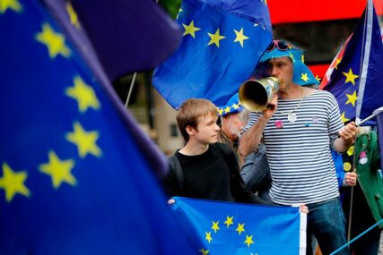 SRPSKAINFO ISTRAŽUJE Zašto opada podrška članstvu BiH u EU: Građane ZAMORIO PUT kome se ne nazire kraj