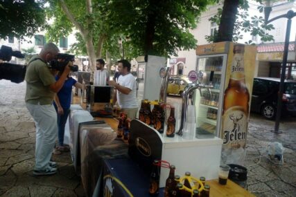 Kiša nije otjerala proizvođače piva: Otvoren “Platani kraft fest”