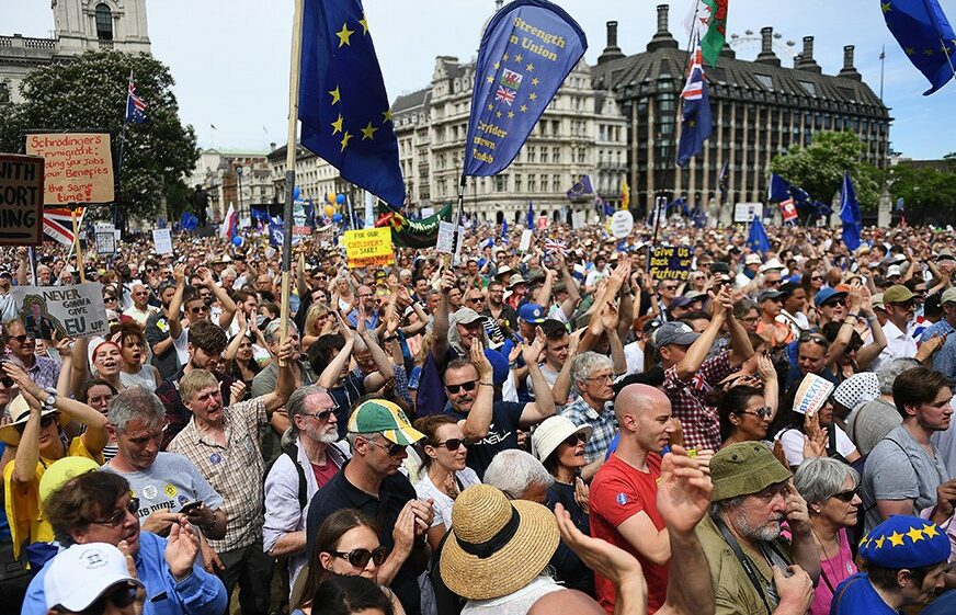 Većina Britanaca protiv planova Tereze Mej za izlazak iz EU