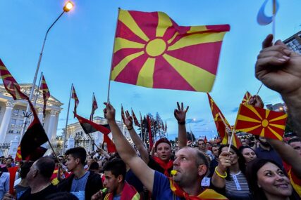 "DA SE PRIPOJIMO CRNOJ GORI" Ovako se Makedonci bore protiv razočarenja u EU (FOTO)