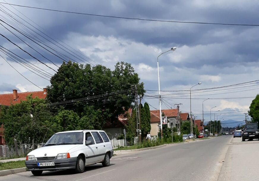 NA APARATIMA ZA ODRŽAVANJE U ŽIVOTU Dječaka udario automobil i nosio ga 20 metara