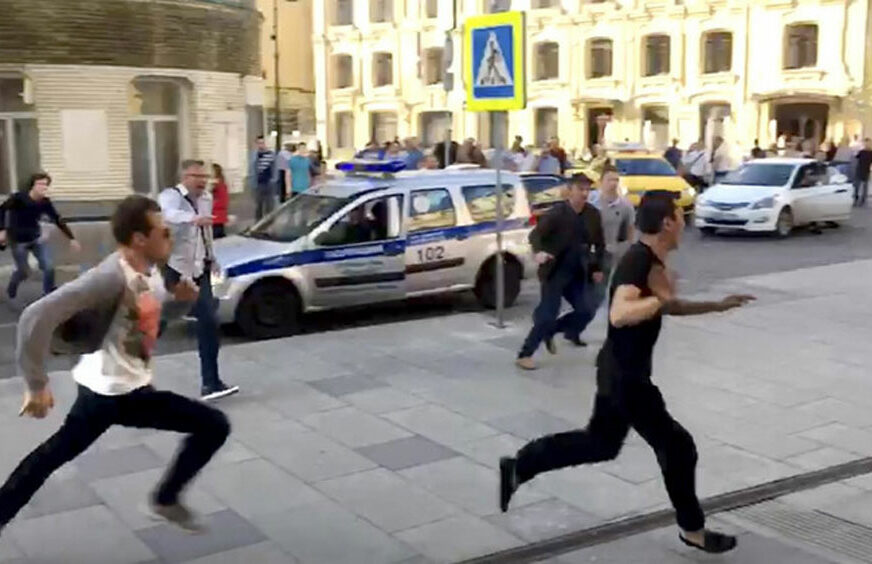 „NISAM TERORISTA“ Taksista objasnio zašto je pokosio ljude blizu Kremlja I POČEO DA BJEŽI (UZNEMIRUJUĆI VIDEO)