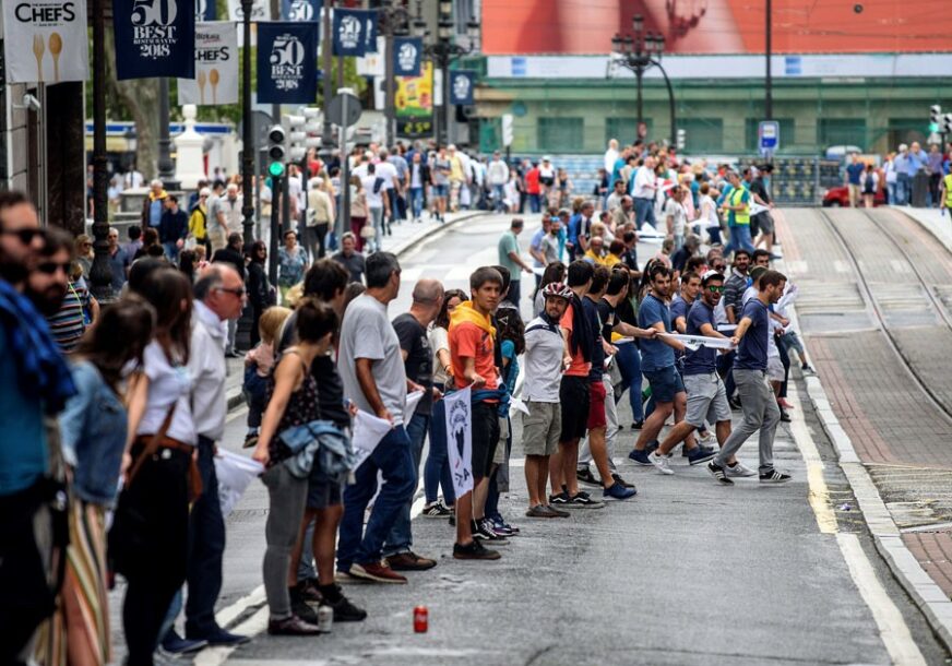 Nakon Katalonaca i BASKIJCI TRAŽE NEZAVISNOST od Španije: Hiljade ljudi na demonstracijama formiralo LANAC dug 202 kilometra