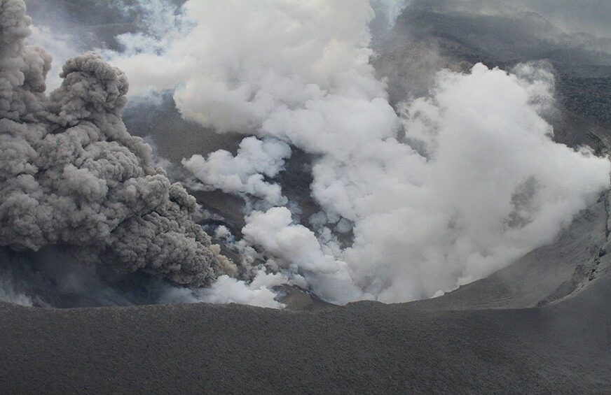 Eksplozivna erupcija vulkana u Japanu, dim dosezao više hiljada metara u vazduh