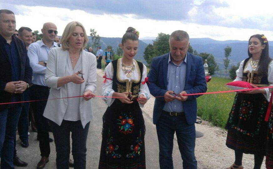 Cvijanovićeva u Šipovu: Stvoriti dobre uslove za život u ruralnim krajevima