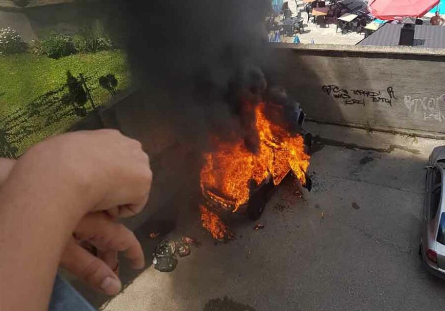 “ISPOD VOLANA SE POJAVIO PLAMEN” U Banjaluci izgorio "mercedes", vlasnik izašao iz vozila u POSLJEDNJI ČAS