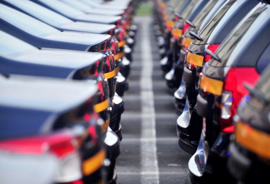 Pala prodaja automobila u Kini, drugi mjesec zaredom