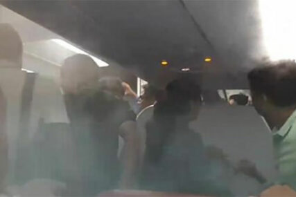 ŠOKANTAN SNIMAK Putnici počeli da povraćaju nakon što je pilot uradio OVO (VIDEO)