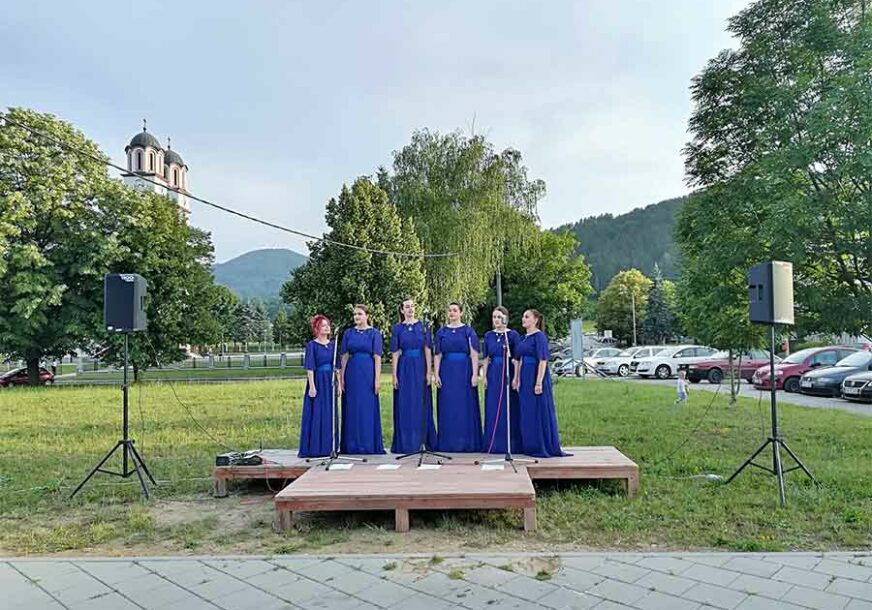 "UMJETNOST U POKRETU" U Čelincu održan koncert etno-muzike