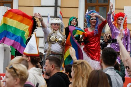 NAJAVA PRAJDA POKRENULA BURU Ombudsmeni osuđuju svaku aktivnost koja ima za cilj diskriminaciju LGBT populacije