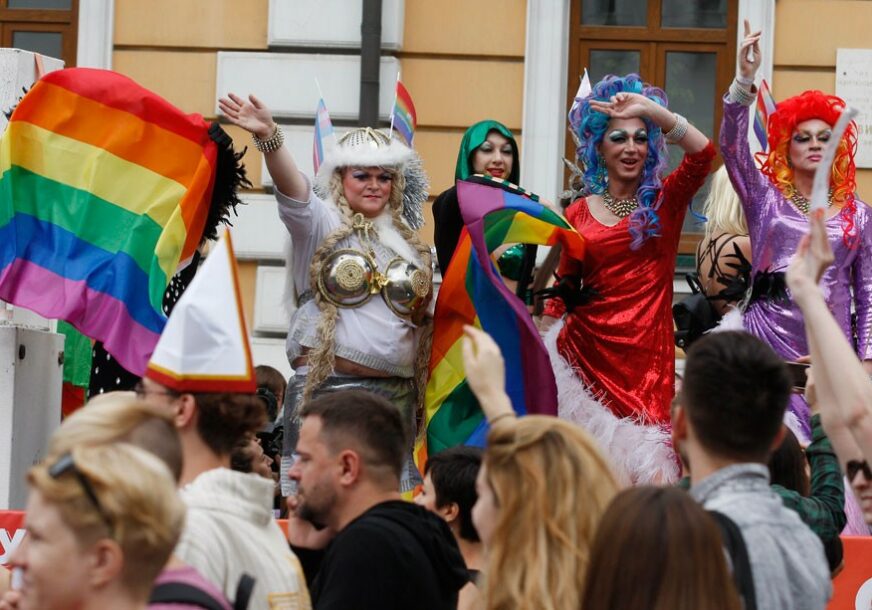 STRAH OD PARADE PONOSA LGBT skup u Sarajevu najavljen je za 8. septembar, a ovo je REAKCIJA najveće bošnjačke partije