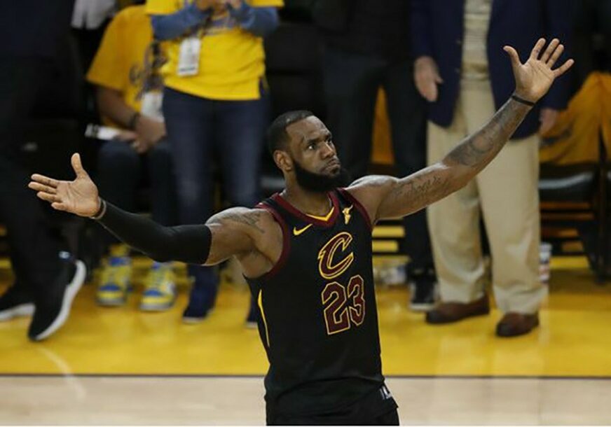 Džej Ar upropastio pobjedu, "ratnici" poveli u velikom finalu NBA lige, Lebron brojao do 51