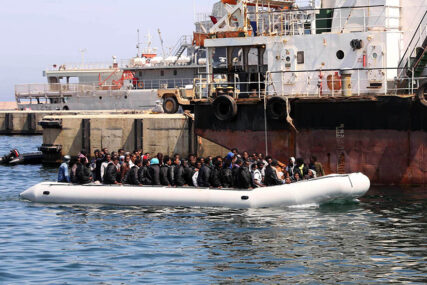 GUMENIM ČAMCEM PREKO MORA Spasena 64 migranta kod obala Libije