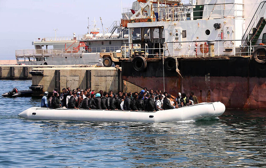 GUMENIM ČAMCEM PREKO MORA Spasena 64 migranta kod obala Libije