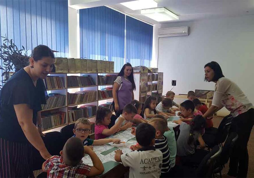 Mališani iz vrtića posjetili biblioteku