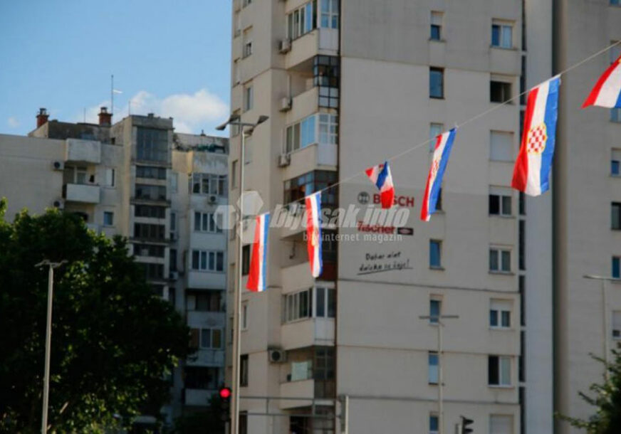 MISTERIJA U MOSTARU Grad okićen zastavama Herceg-Bosne