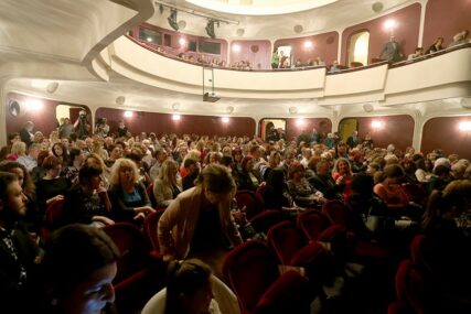 ŽIRI ZA ZAGREPČANE, PUBLIKA ZA BANJALUČANE Uručene nagrade na Međunarodnom festivalu pozorišta "Zlatna vila"