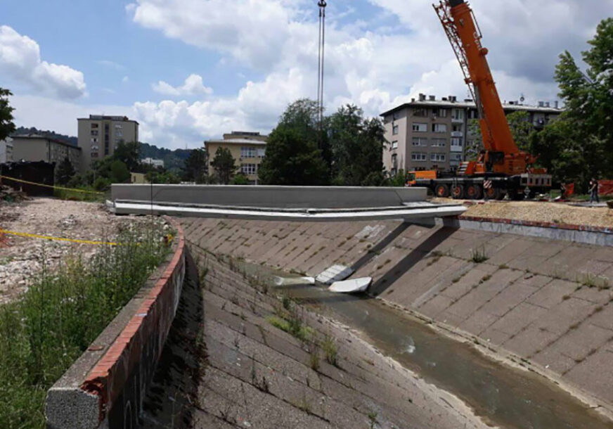 “DVIJE BETONSKE PLOČE PALE NA RADNIKA KOJI JE POGINUO” Detalji stravične nesreće u kojoj je jedna osoba smrtno stradala, a dvije povrijeđene