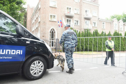 Neviđeno OBEZBJEĐENJE “Orlova” na SP u Rusiji, "pečatiranje" kola i LIJEPE POLICAJKE (FOTO)