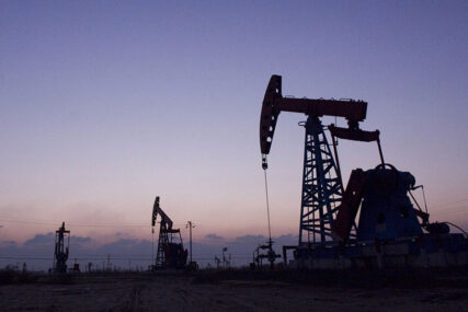 NAJNOVIJI PODACI Američke zalihe nafte pale, cijene skočile