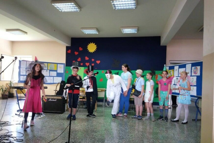 Priredba u OŠ "Sveti Sava": Obilježen Međunarodni dan djece žrtava nasilja