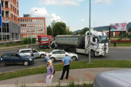 BUNT ZBOG SKOKA CIJENA GORIVA Mnogobrojni građani zaustavili automobile i rekli NE POSKUPLJENJU (FOTO, VIDEO)