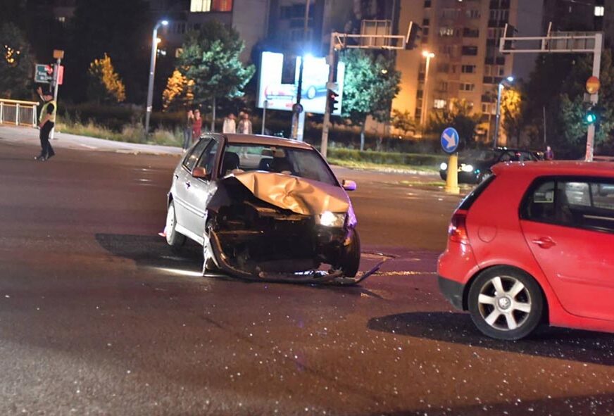 Teška saobraćajna nesreća u Sarajevu: Jedna osoba povrijeđena u sudaru tri vozila