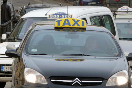 Taksista PAPRENO NAPLATIO turistima vožnju, pa kažnjen sa 1.500 evra