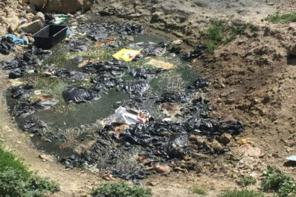 MJEŠTANI UZNEMIRENI Nesnosan smrad širi se oko Velike Kladuše, sumnja se na MASOVNU GROBNICU PASA