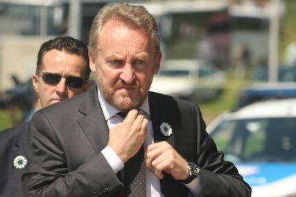 GUBITNIK DANA Bakir Izetbegović