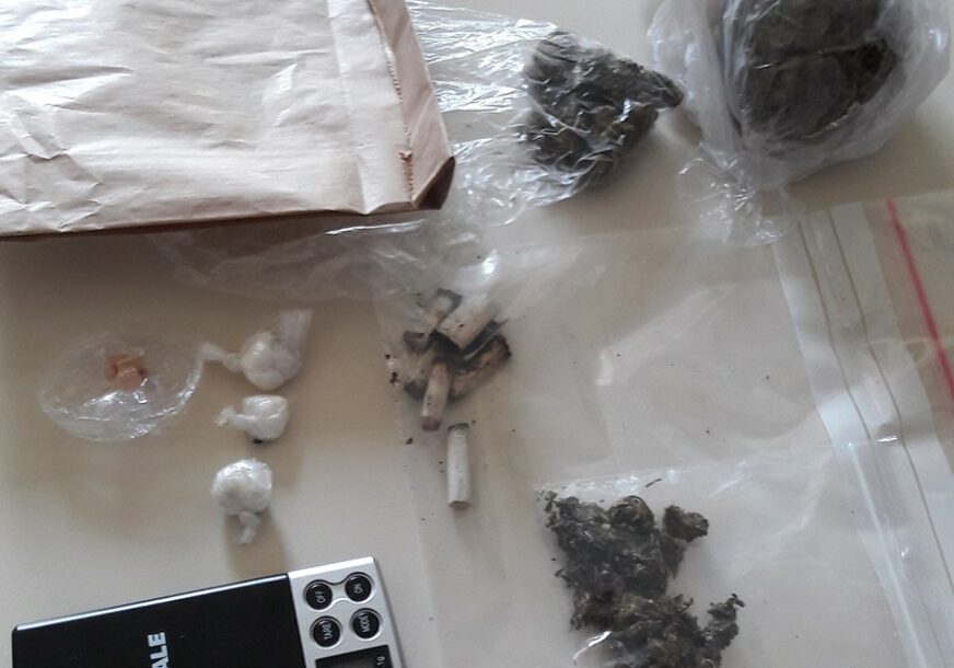 Tokom pretresa nađen spid, ekstazi, marihuana i bomba