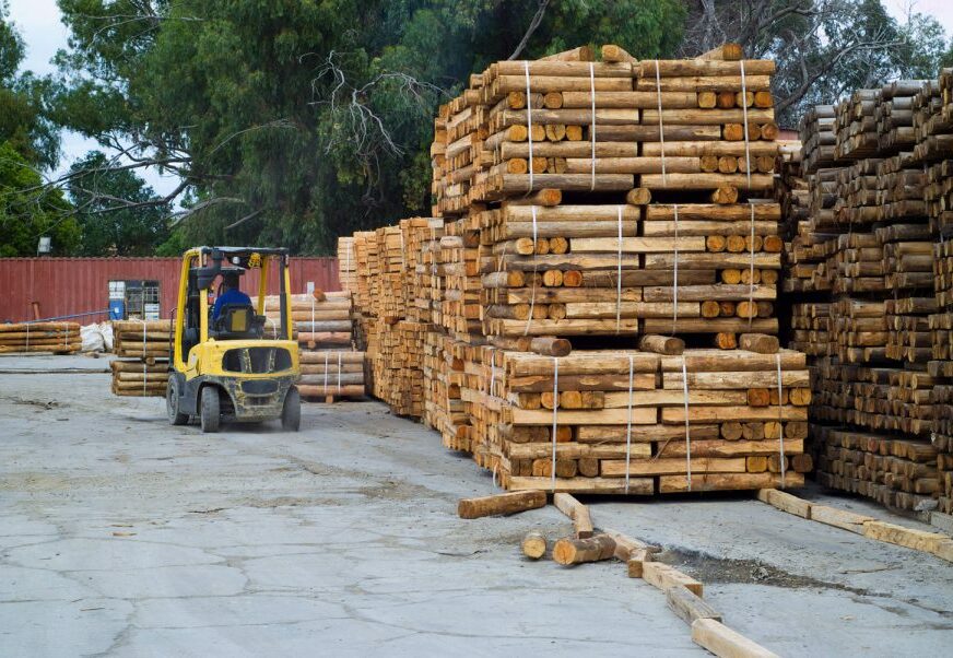 Dio firmi protiv uvođenja TAKSI ZA IZVOZ REZANE GRAĐE: Mjere za pomoć drvoprerađivačima pod lupom