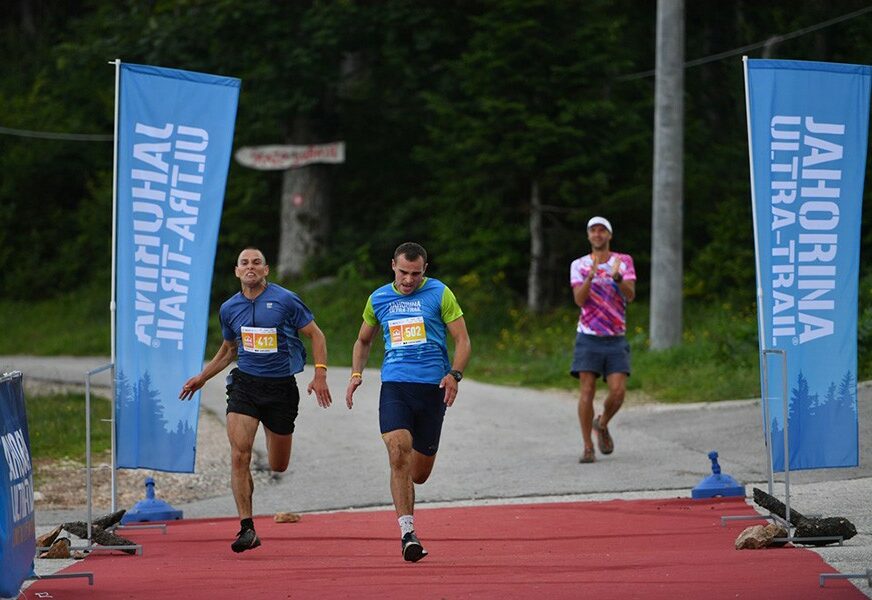 JAHORINA ULTRA TREJL Pobjednici najzahtjevnije trke duge 102 kilometra Miluša Bošković i Kalojan Čanev