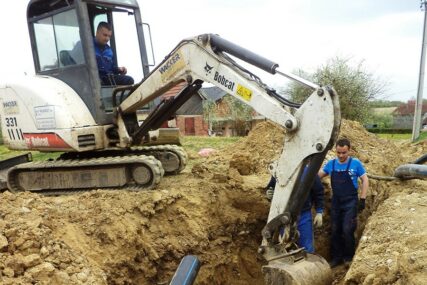 Rješavaju se problemi sa odvodima u Kozarskoj Dubici: Čiste kanale da se spasu od poplava