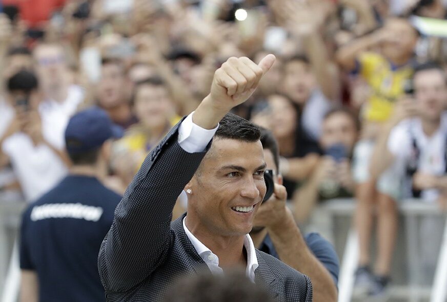 NAVIJAČI ŠOKIRANI CIJENAMA KARATA Protesti zbog Ronalda