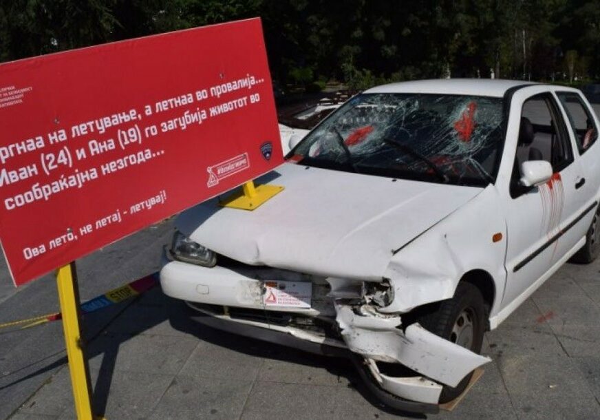 KRENULI NA LJETOVANJE, ZAVRŠILI U PROVALIJI Automobil poginulih u SAOBRAĆAJNOJ NESREĆI izložen u Skoplju kao upozorenje