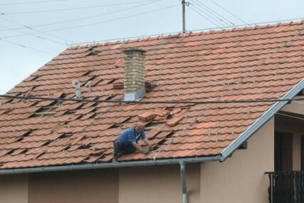 BIZARNA KRAĐA Draganu preko noći pokupili pola krova, visina štete nevjerovatna