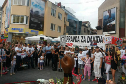 Davor Dragičević 109. veče na trgu u Banjaluci: “Pravda je surova, a pravda za Davida biće još surovija”