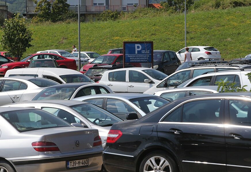 HAOS NA PAPRIKOVCU Parking kod UKC i dalje jedan od većih problema Banjaluke
