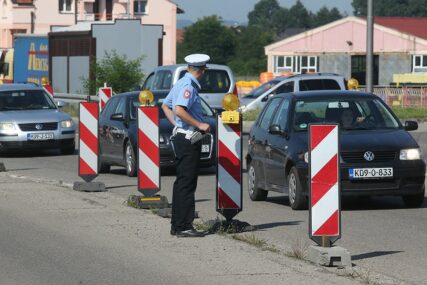 NEISPRAVNIM AUTOBUSIMA PREVOZILI DJECU Kontrola vozila na području Prijedora