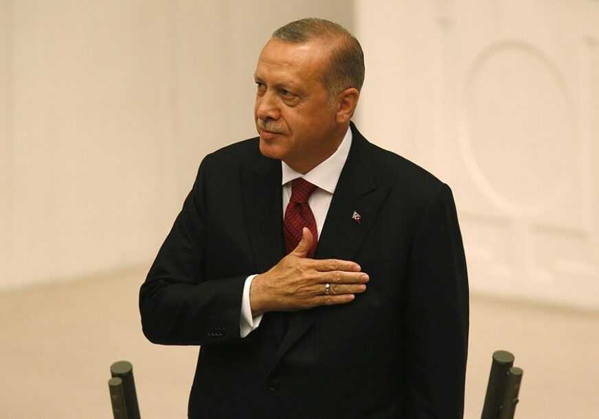 ERDOGAN SE SUOČAVA SA PORAZOM Partija turskog predsjednika mogla bi u Ankari i Istanbulu da doživi NEUSPJEH
